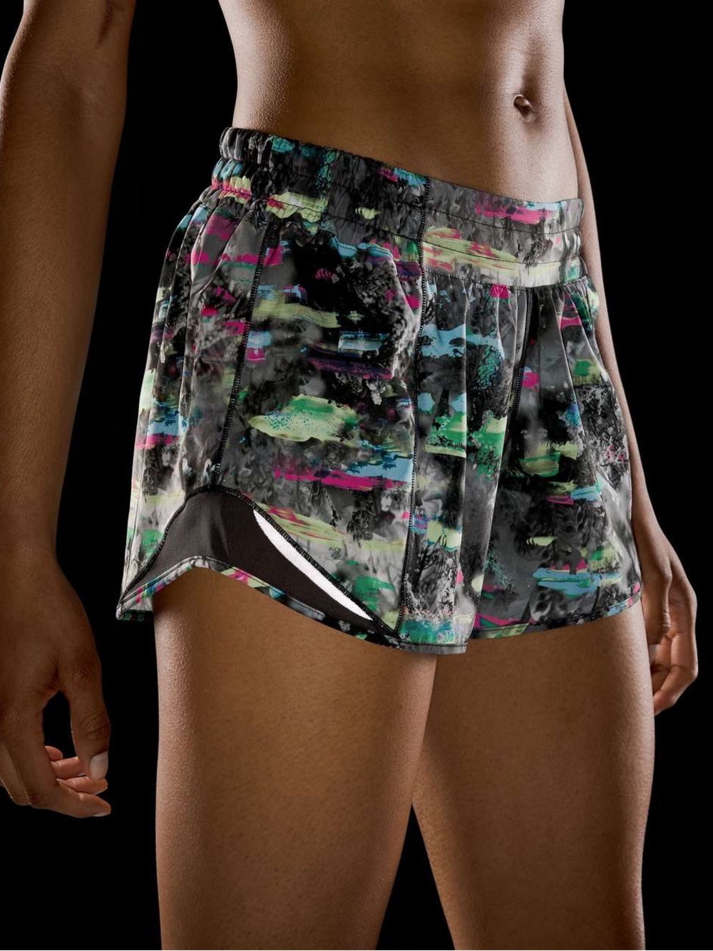 Women’s Lululemon Hotty Hot Low-Rise Lined Short 4"  Running Shorts Size 2